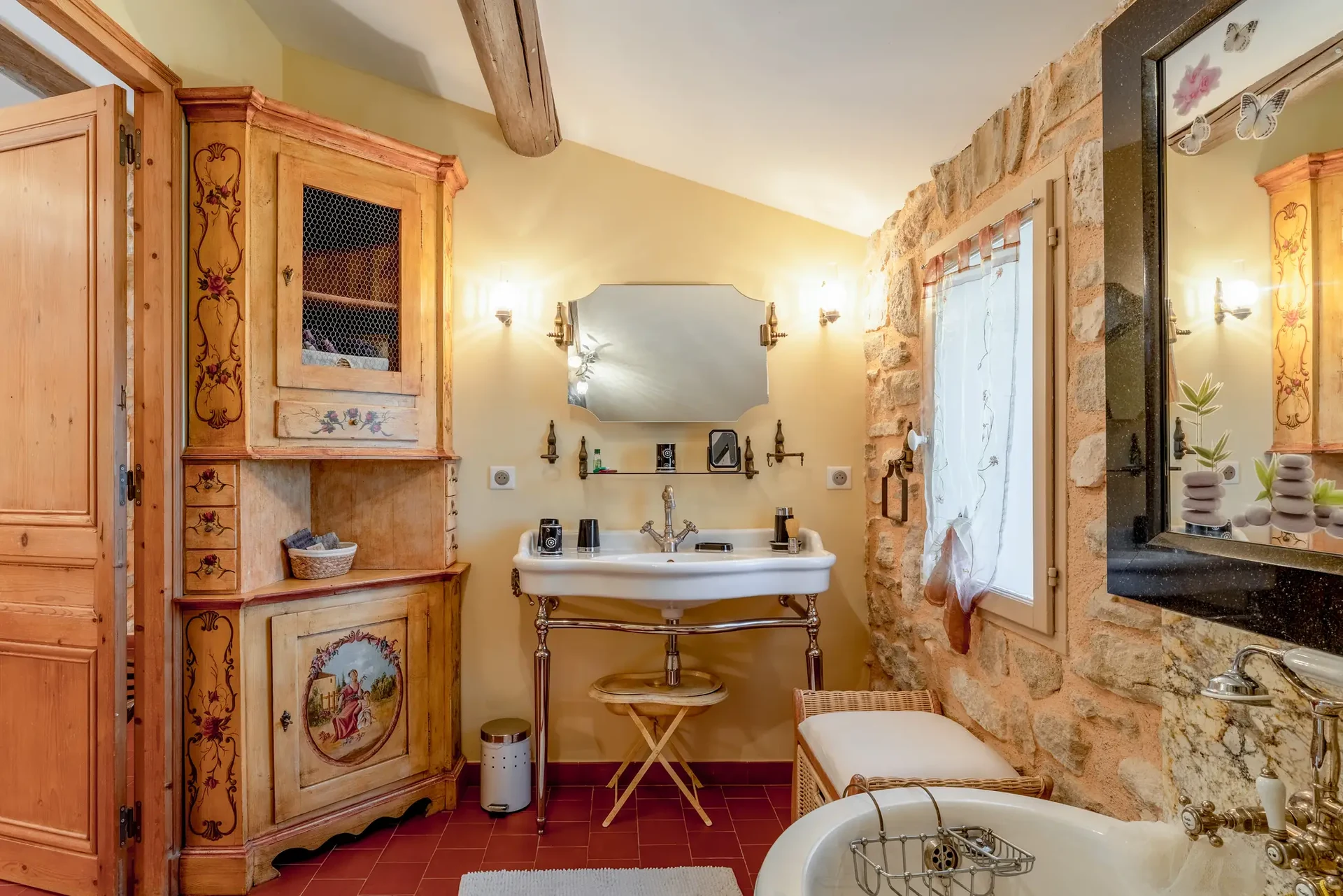 La vasque et le mobilier ancien