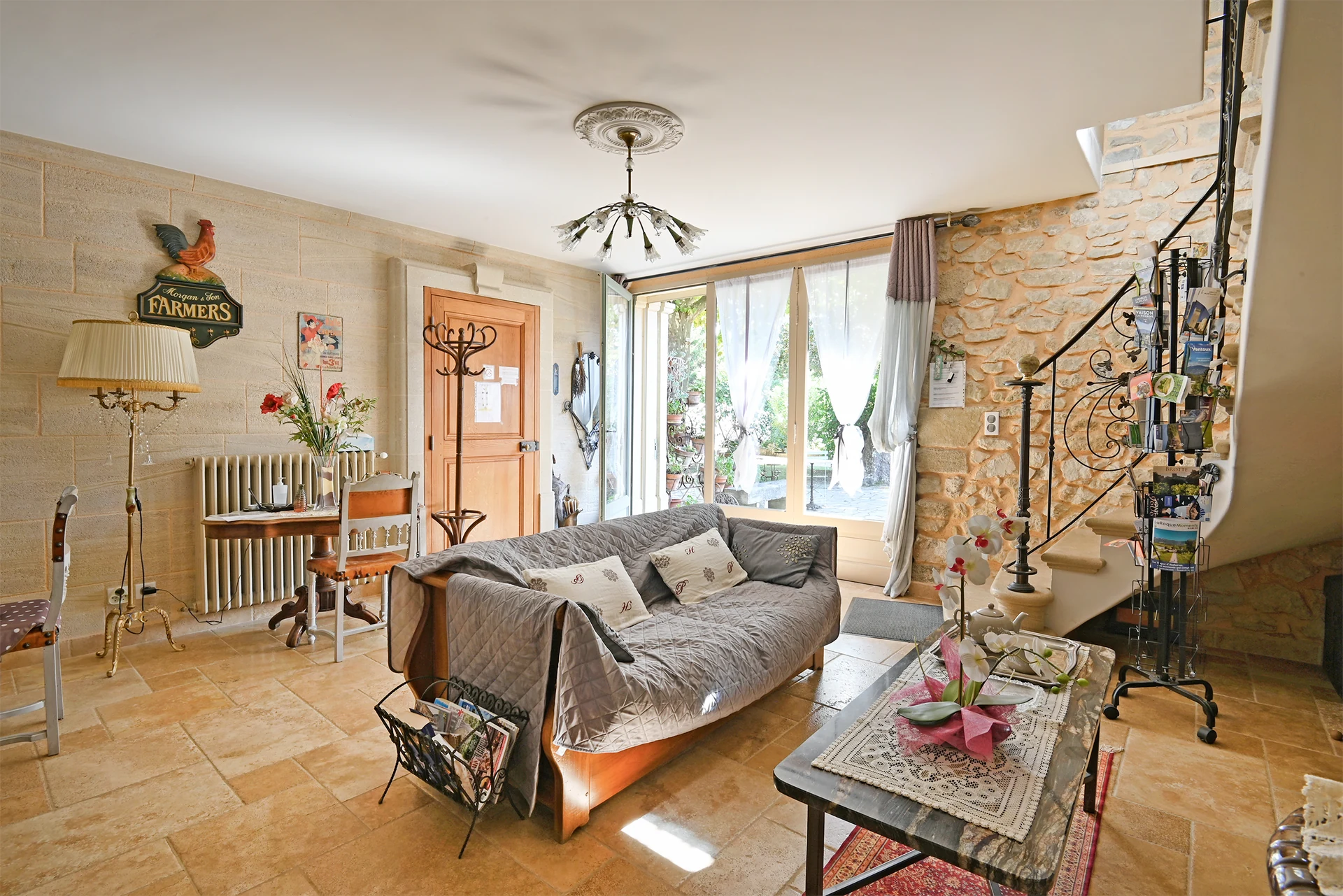 Le salon ouvert sur la terrasse